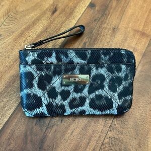 ☀️ BCBG PARIS Leopard Zip Wristlet Clutch Purse NWOT
